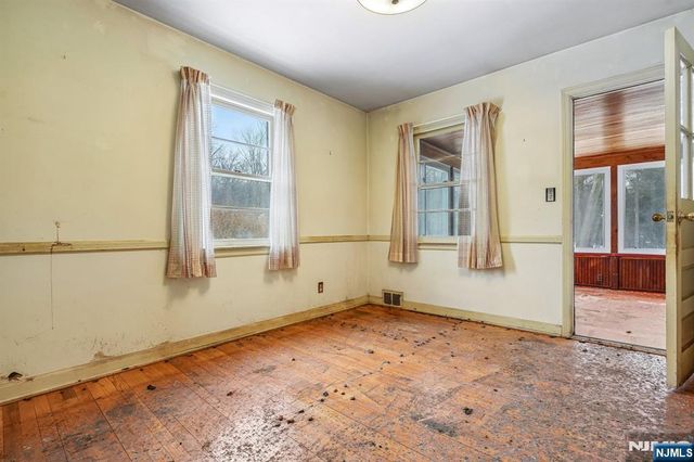 22 Springbrook Road, Livingston, NJ 07039