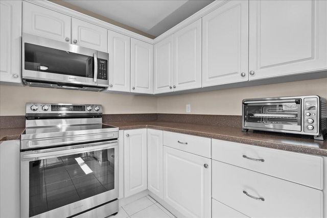 3323 Lucerne Park Drive, Greenacres, FL 33467