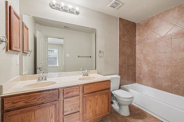 4921 Summer Ridge Drive, Conroe, TX 77303