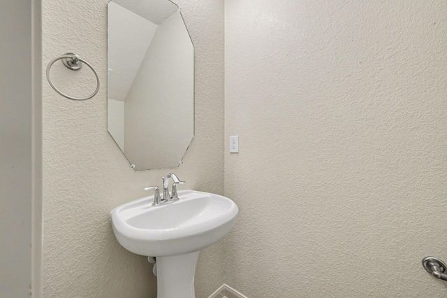 4921 Summer Ridge Drive, Conroe, TX 77303