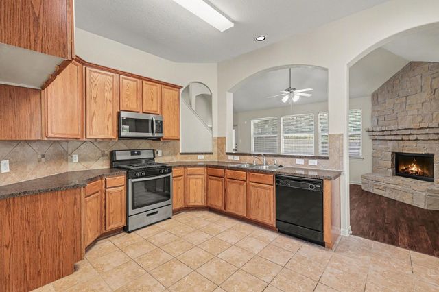 4921 Summer Ridge Drive, Conroe, TX 77303