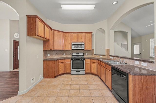 4921 Summer Ridge Drive, Conroe, TX 77303