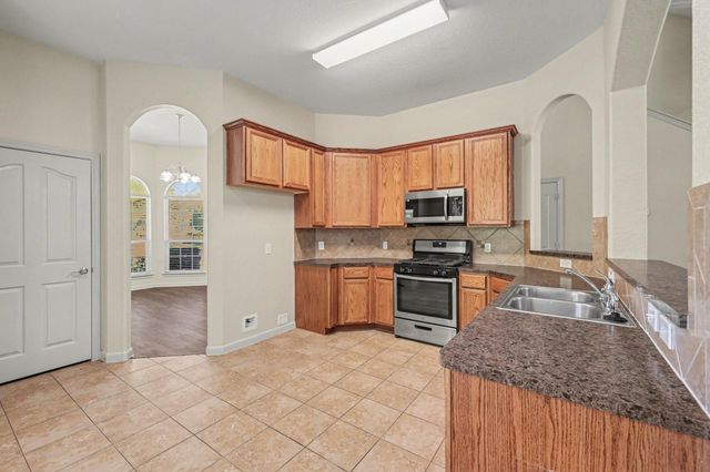 4921 Summer Ridge Drive, Conroe, TX 77303