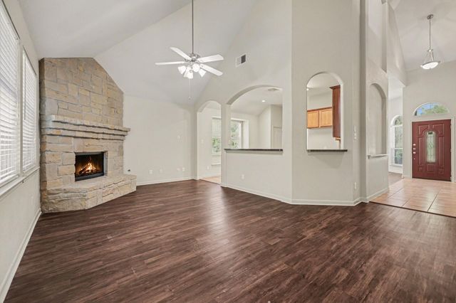 4921 Summer Ridge Drive, Conroe, TX 77303