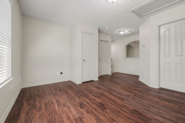 4921 Summer Ridge Drive, Conroe, TX 77303