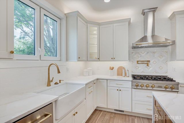 54 Nevsky Street, Edison, NJ 08820