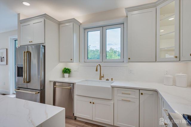 54 Nevsky Street, Edison, NJ 08820