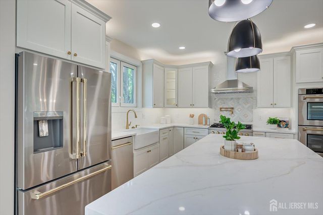 54 Nevsky Street, Edison, NJ 08820