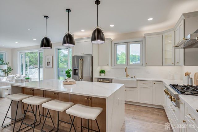 54 Nevsky Street, Edison, NJ 08820