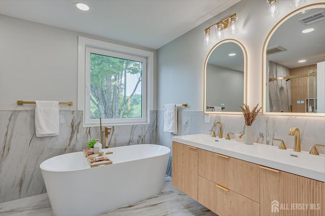 54 Nevsky Street, Edison, NJ 08820