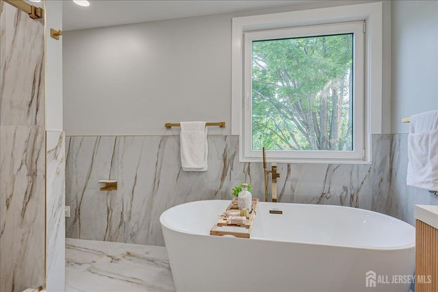 54 Nevsky Street, Edison, NJ 08820