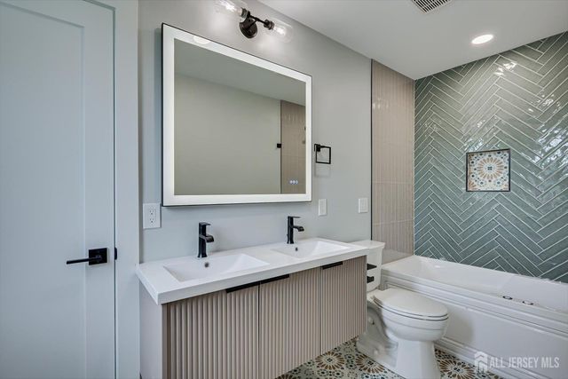 54 Nevsky Street, Edison, NJ 08820