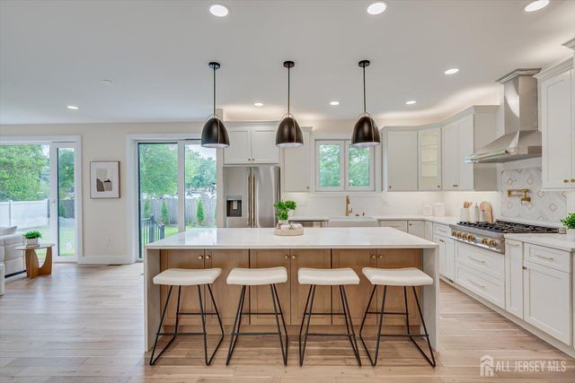 54 Nevsky Street, Edison, NJ 08820