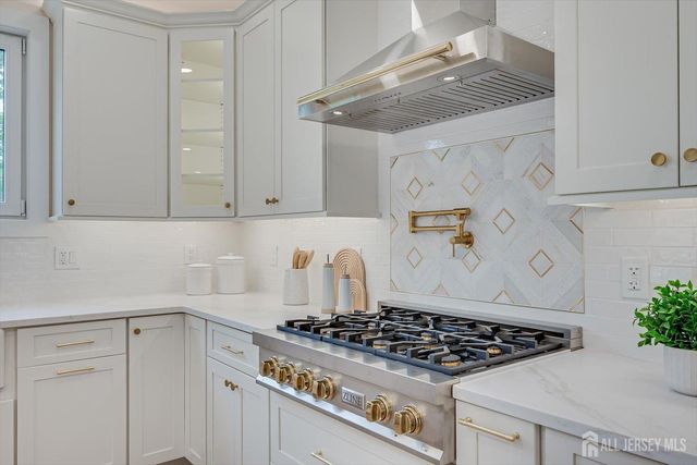 54 Nevsky Street, Edison, NJ 08820