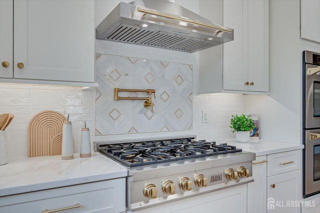 54 Nevsky Street, Edison, NJ 08820
