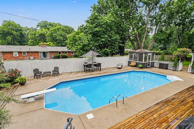 1556 Jasmine Road, Saint Joseph, MI 49085