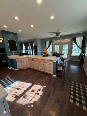 4677 W Harvest Way, New Palestine, IN 46163