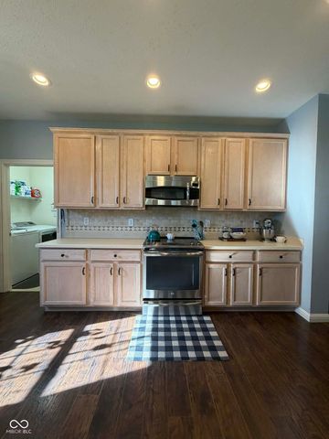 4677 W Harvest Way, New Palestine, IN 46163