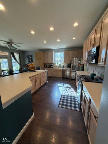 4677 W Harvest Way, New Palestine, IN 46163