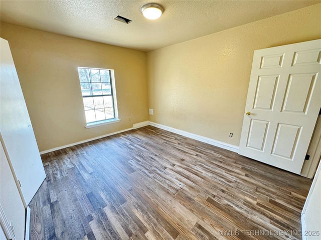 24536 E Woodland Road, Tahlequah, OK 74464