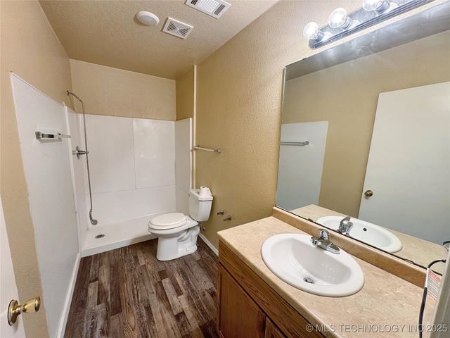 24536 E Woodland Road, Tahlequah, OK 74464