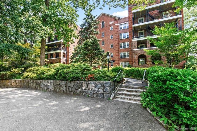 1360 Midland Avenue TE, Bronxville, NY 10708