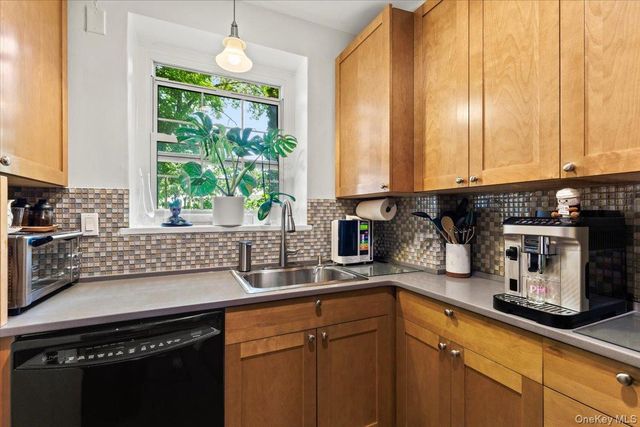 1360 Midland Avenue TE, Bronxville, NY 10708