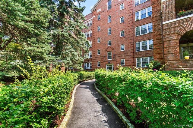 1360 Midland Avenue TE, Bronxville, NY 10708
