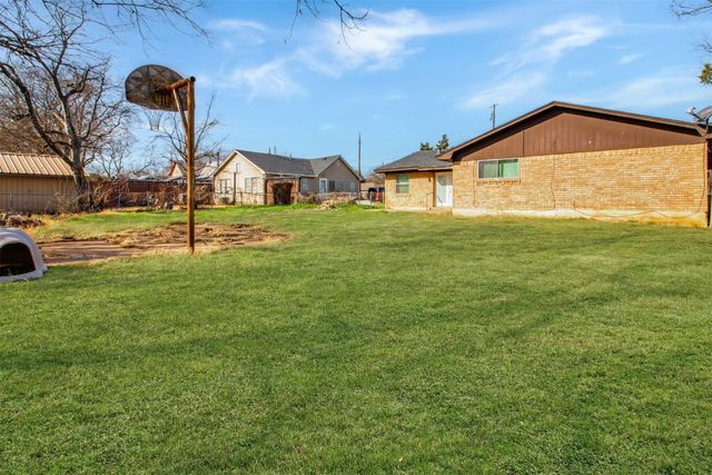 1120 E Wells Avenue, Sherman, TX 75090