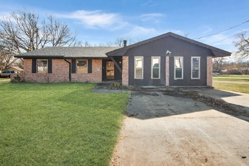 1120 E Wells Avenue, Sherman, TX 75090