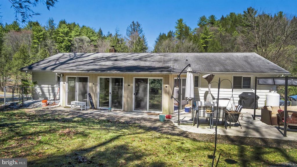 Image 21 of property listing at 20 SERFASS LN, Palmerton, PA 18071