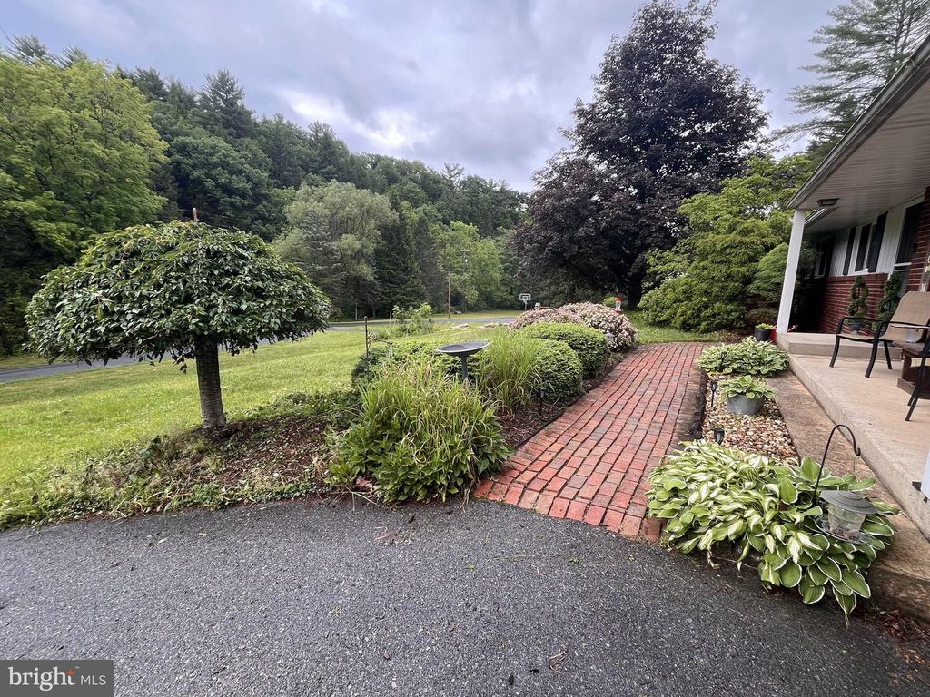 Image 33 of property listing at 20 SERFASS LN, Palmerton, PA 18071