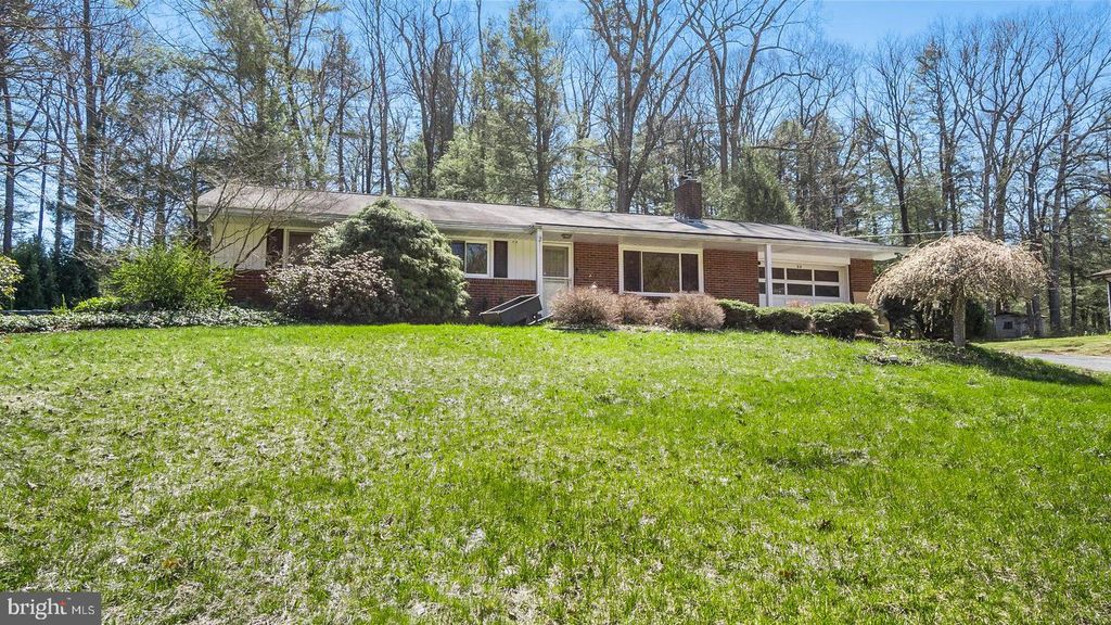 Image 4 of property listing at 20 SERFASS LN, Palmerton, PA 18071