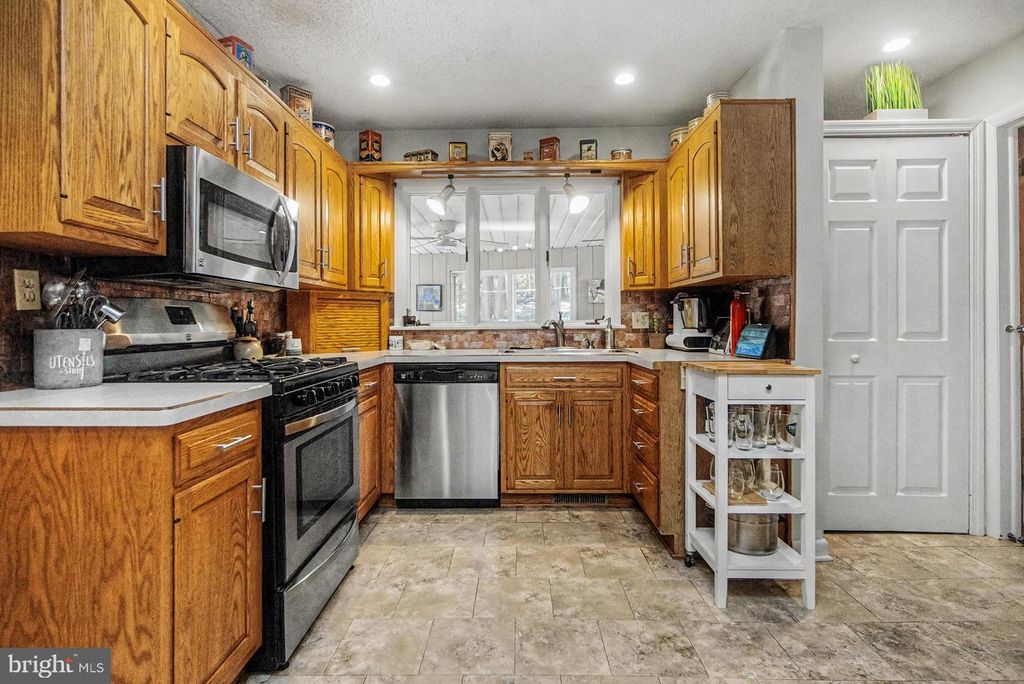 Image 43 of property listing at 20 SERFASS LN, Palmerton, PA 18071