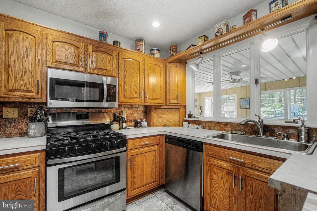 Image 45 of property listing at 20 SERFASS LN, Palmerton, PA 18071