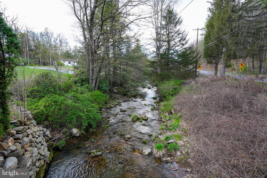Image 8 of property listing at 20 SERFASS LN, Palmerton, PA 18071