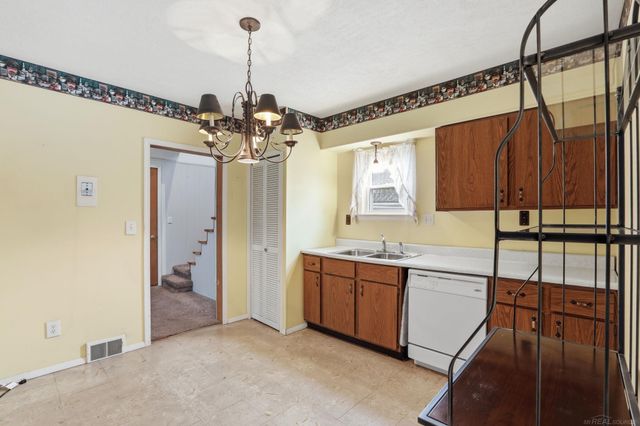 7220 Stephens Street, Center Line, MI 48015