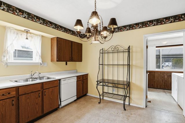 7220 Stephens Street, Center Line, MI 48015