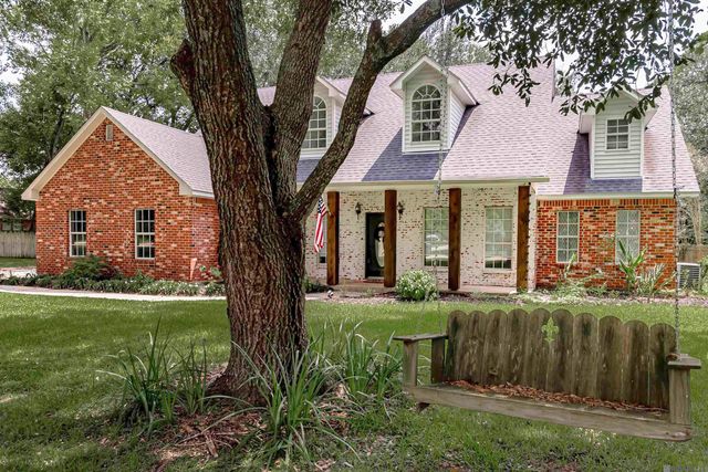 1959 Fairview Dr, Port Allen, LA 70767