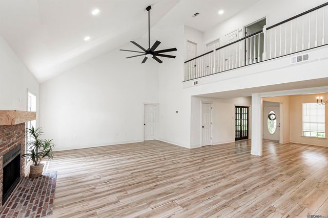 1959 Fairview Dr, Port Allen, LA 70767