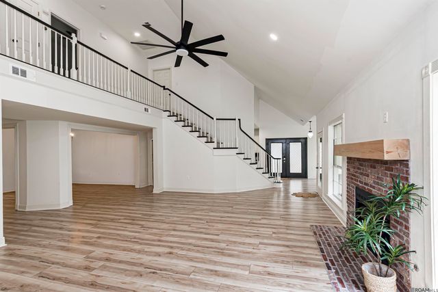 1959 Fairview Dr, Port Allen, LA 70767