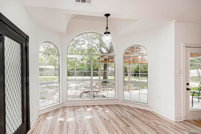 1959 Fairview Dr, Port Allen, LA 70767