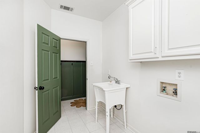 1959 Fairview Dr, Port Allen, LA 70767