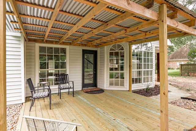 1959 Fairview Dr, Port Allen, LA 70767