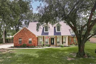 1959 Fairview Dr, Port Allen, LA 70767