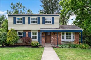 1185 Satellite Cir, Upper St Clair, PA 15241