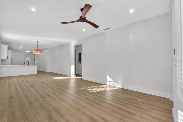 1515 E KNOLLWOOD STREET, Tampa, FL 33610