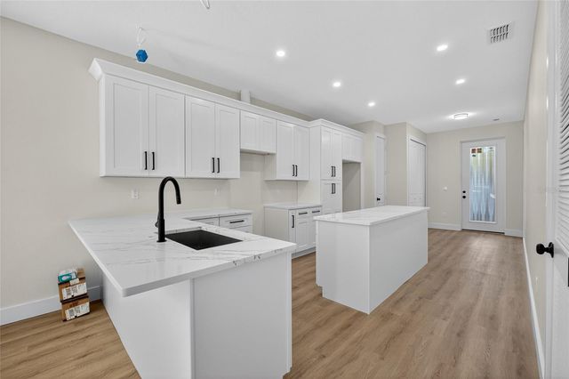 1515 E KNOLLWOOD STREET, Tampa, FL 33610