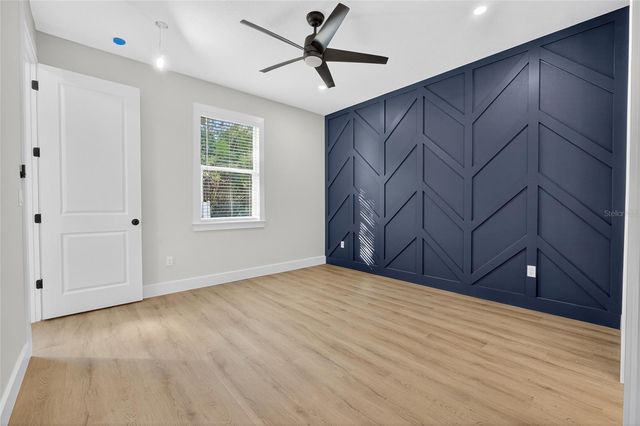 1515 E KNOLLWOOD STREET, Tampa, FL 33610