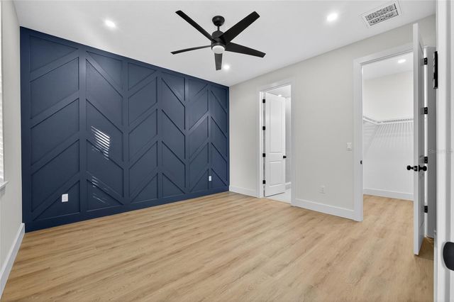 1515 E KNOLLWOOD STREET, Tampa, FL 33610